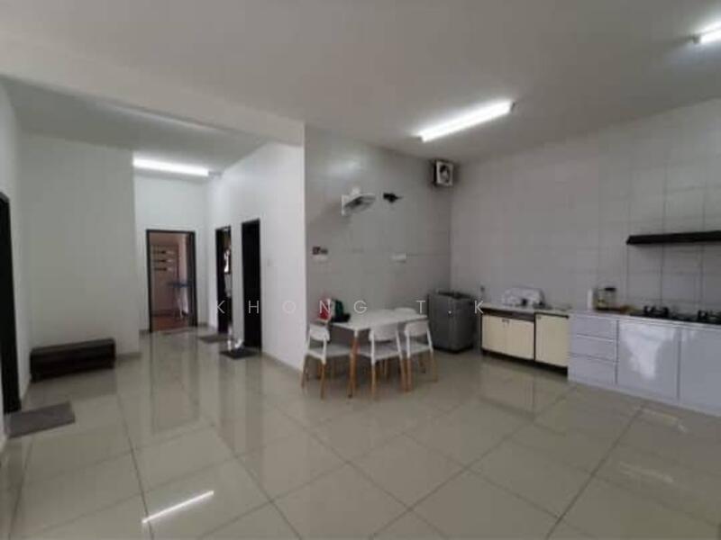 Dining & Kitchen