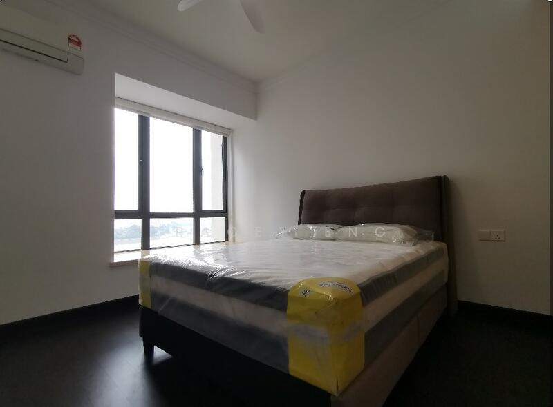 Master Bedroom c/w bare window seaview