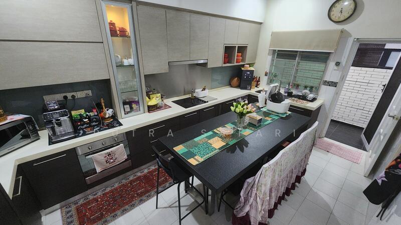 Dry Kitchen 