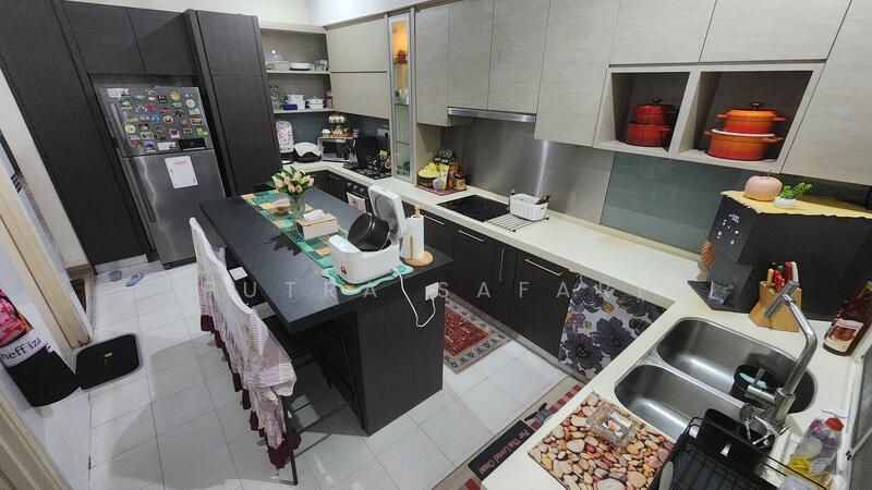 Dry Kitchen 