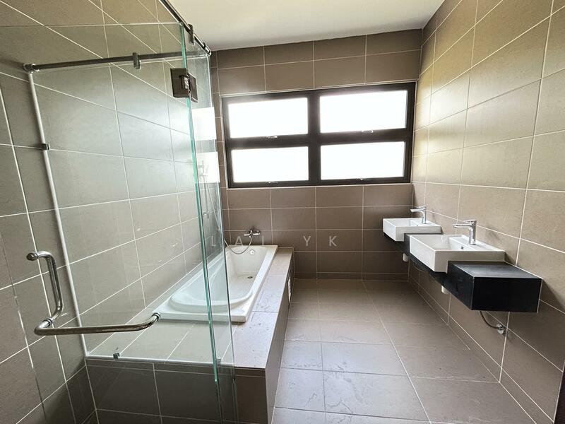 Rumah Berkembar untuk Dijual di Putra Heights (Subang Jaya) - Lai YK - Bathroom - PropertyGuru.com.my