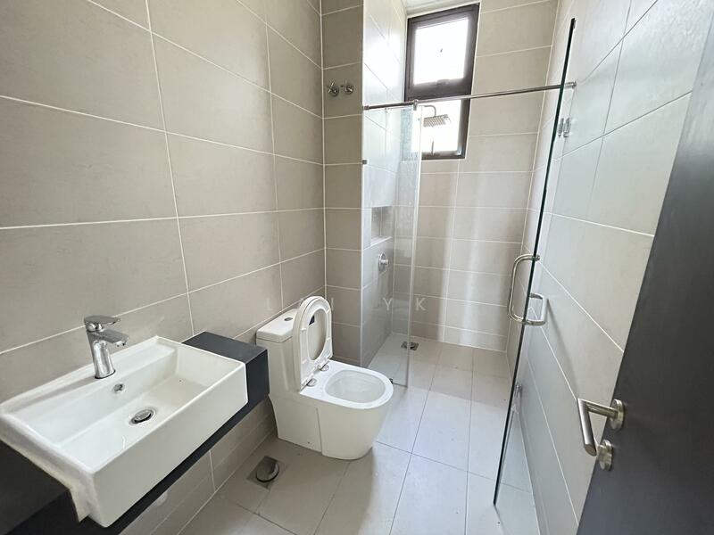 Rumah Berkembar untuk Dijual di Putra Heights (Subang Jaya) - Lai YK - Bathroom - PropertyGuru.com.my
