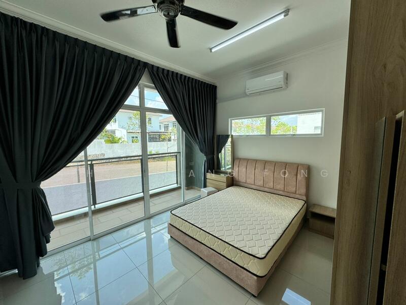 ROOM 2 with Balcony 