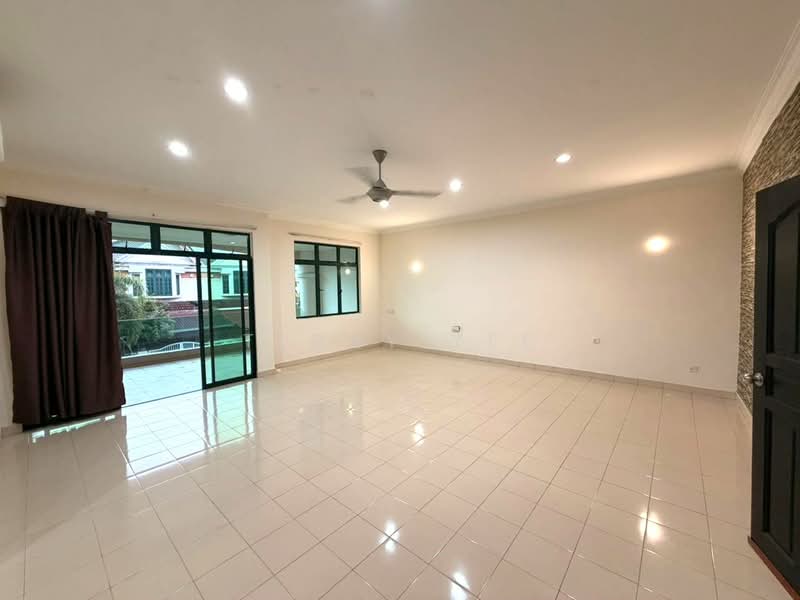 2-storey Terraced House for Rent in Kota Warisan (Sepang) - Terry Yee - Living Room - PropertyGuru.com.my