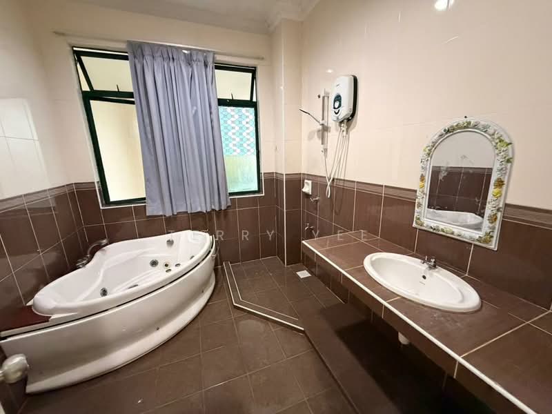 2-storey Terraced House for Rent in Kota Warisan (Sepang) - Terry Yee - Bathroom - PropertyGuru.com.my
