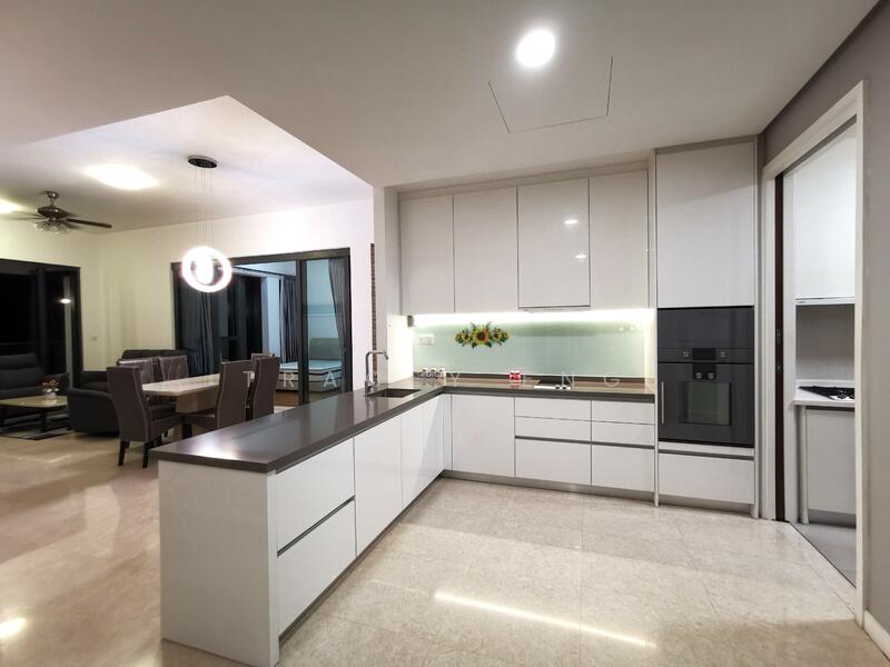 Dry Kitchen with Island Table