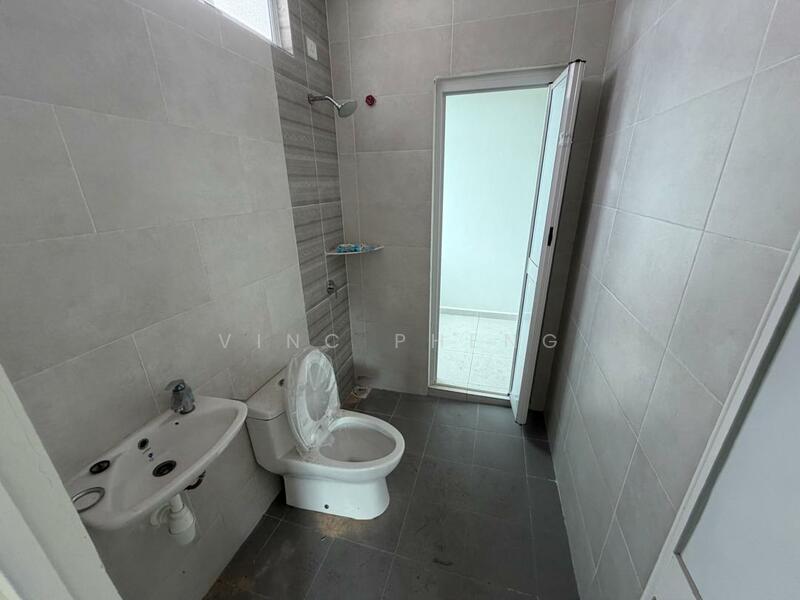 2.5-storey Terraced House for Sale in Taman Merak Mas (Bukit Katil) - Vinc Pheng - Bathroom - PropertyGuru.com.my