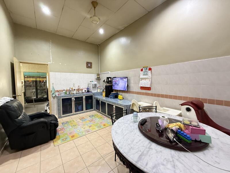 1-storey Terraced House for Sale in Taman Puteri Jaya (Batu Pahat) - NGO - Kitchen - PropertyGuru.com.my