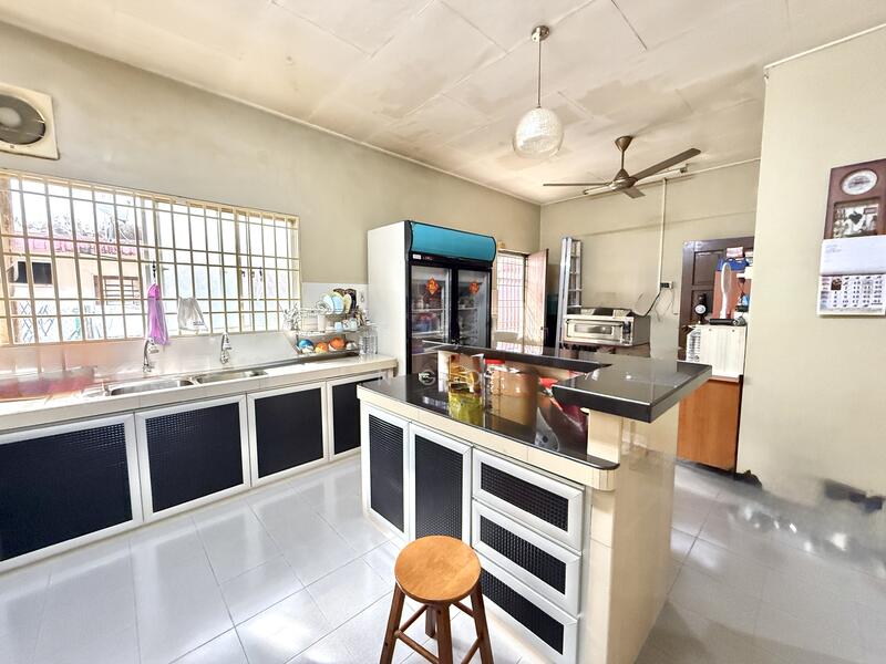 1-storey Terraced House for Sale in Taman Puteri Jaya (Batu Pahat) - NGO - Kitchen - PropertyGuru.com.my
