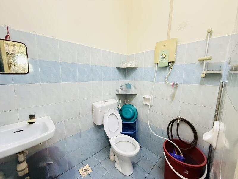 Single Storey Terrace House Taman Puteri Jaya 2 Batu Pahat untuk Untuk Dijual - RM 528,000, Apr 2026 - Bathroom - PropertyGuru.com.my