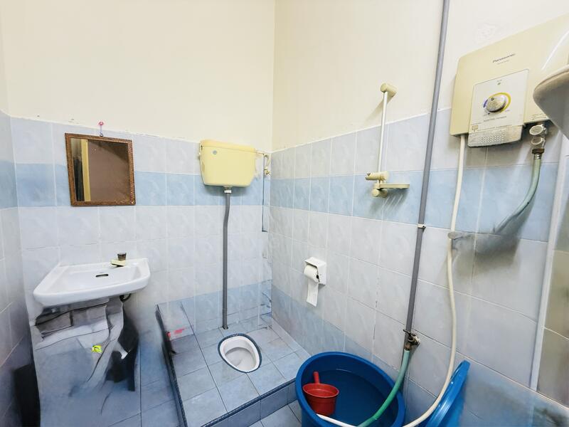 1-storey Terraced House for Sale in Taman Puteri Jaya (Batu Pahat) - NGO - Bathroom - PropertyGuru.com.my