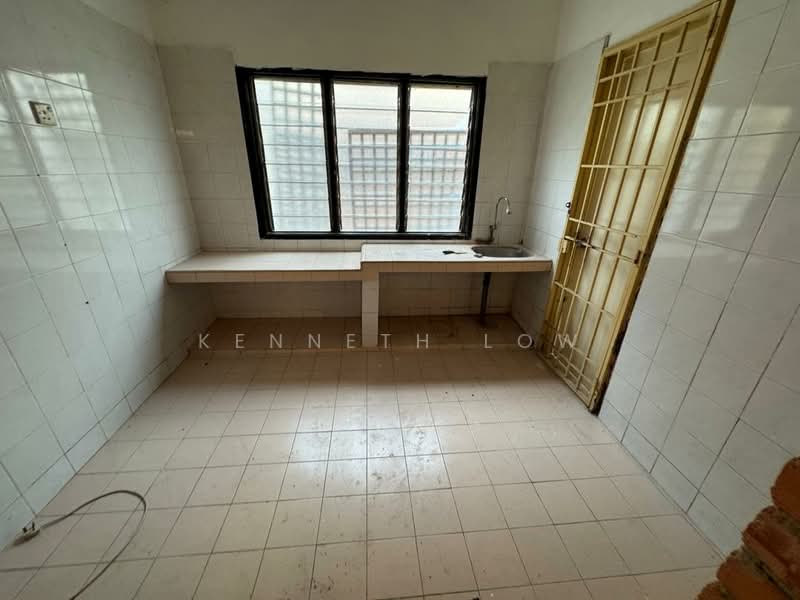 Terraced House for Sale in Batu 9 (Cheras) - Kenneth Low - Kitchen - PropertyGuru.com.my