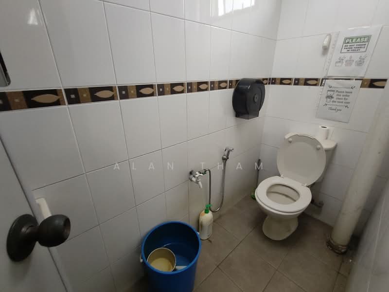 Shop / Office for Sale in Taman Molek (Johor Bahru) - Alan Tham - Bathroom - PropertyGuru.com.my