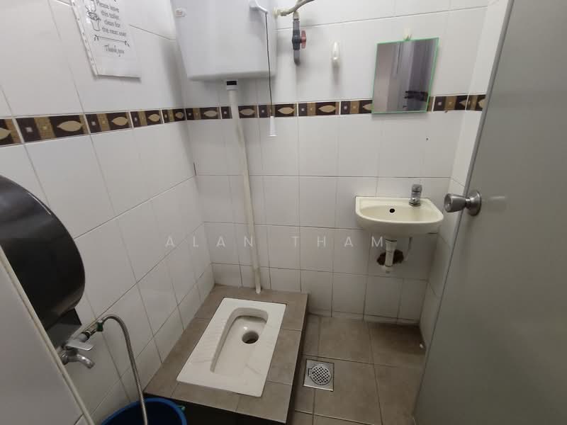 Shop / Office for Sale in Taman Molek (Johor Bahru) - Alan Tham - Bathroom - PropertyGuru.com.my