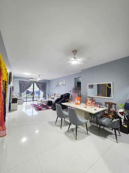 Kediaman Servis untuk Dijual di Country Garden Central Park - Daniel Ling - Living Room - PropertyGuru.com.my