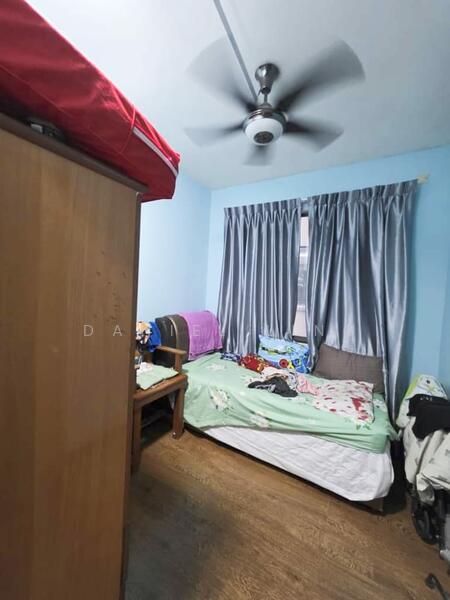 Kediaman Servis untuk Dijual di Country Garden Central Park - Daniel Ling - Bedroom - PropertyGuru.com.my