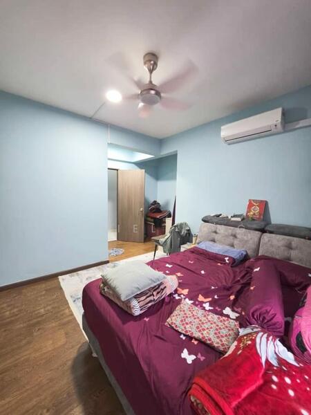 Kediaman Servis untuk Dijual di Country Garden Central Park - Daniel Ling - Bedroom - PropertyGuru.com.my