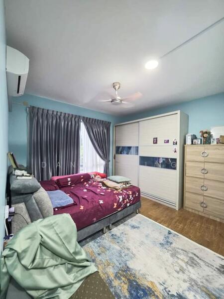 Kediaman Servis untuk Dijual di Country Garden Central Park - Daniel Ling - Bedroom - PropertyGuru.com.my