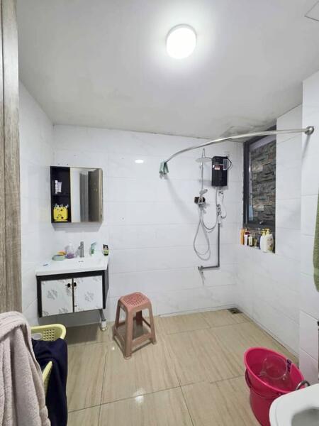 Kediaman Servis untuk Dijual di Country Garden Central Park - Daniel Ling - Bathroom - PropertyGuru.com.my