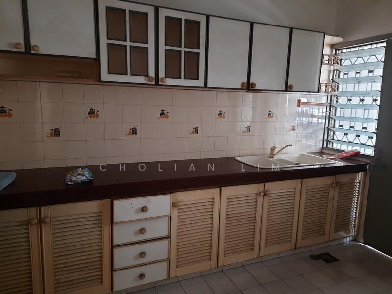 Dry kitchen