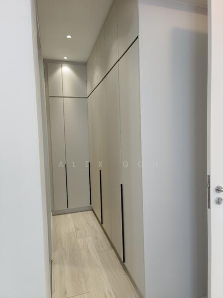Master wardrobe 