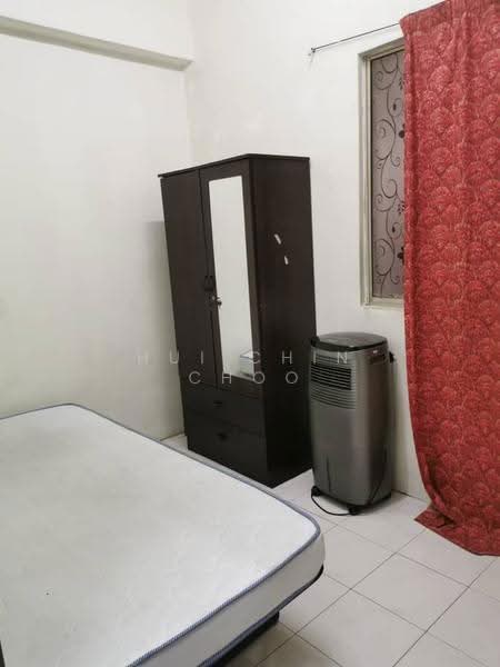 Pangsapuri untuk Dijual di Putra Ria Apartment - Chris Choo - Bedroom - PropertyGuru.com.my