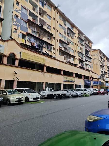 Pangsapuri untuk Dijual di Putra Ria Apartment - Chris Choo - Exterior - PropertyGuru.com.my