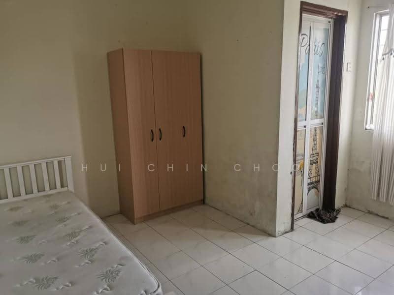 Pangsapuri untuk Dijual di Putra Ria Apartment - Chris Choo - Bedroom - PropertyGuru.com.my