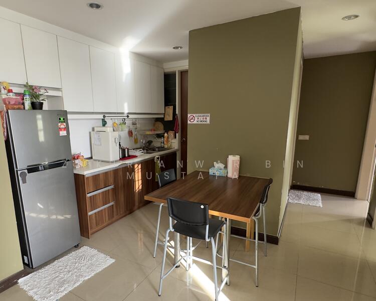 Breakfast area & Kitchen
