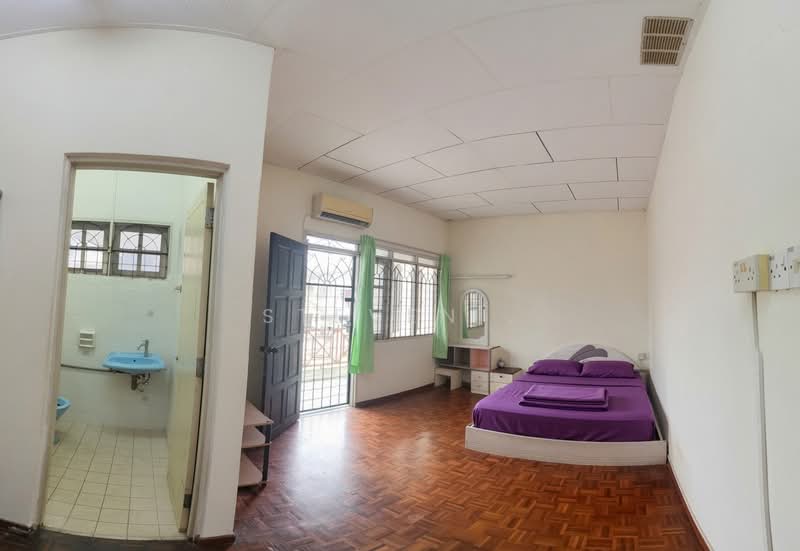 Terraced House for Rent in Taman Syabas (Ipoh) - Steven . - Bedroom - PropertyGuru.com.my