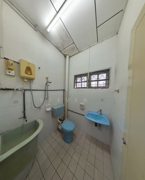 Terraced House for Rent in Taman Syabas (Ipoh) - Steven . - Bathroom - PropertyGuru.com.my