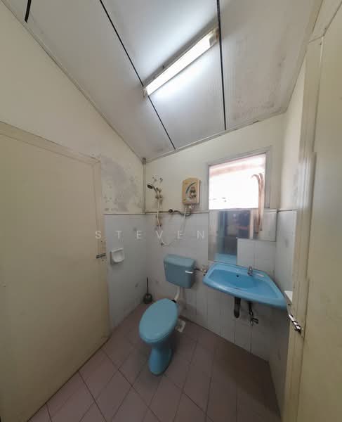 Terraced House for Rent in Taman Syabas (Ipoh) - Steven . - Bathroom - PropertyGuru.com.my