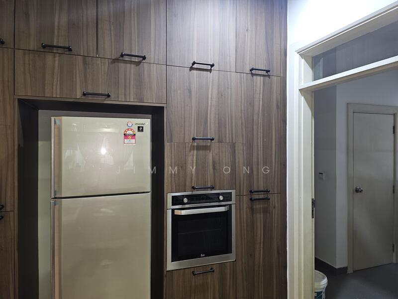Oven & Refrigerator