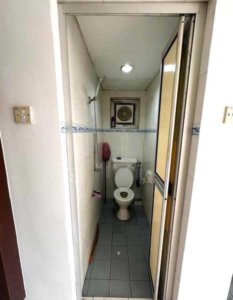 Apartment for Sale at Kantan Court - Mak Oliver - Bathroom - PropertyGuru.com.my