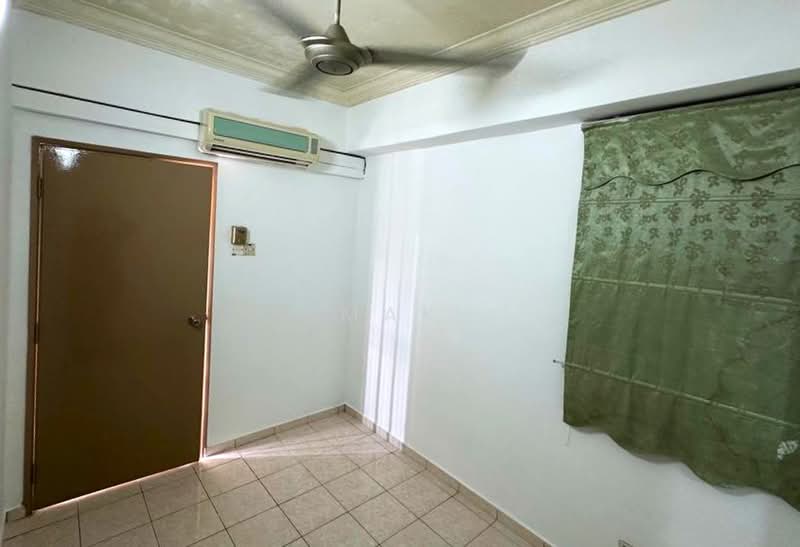 Apartment for Sale at Kantan Court - Mak Oliver - Bedroom - PropertyGuru.com.my