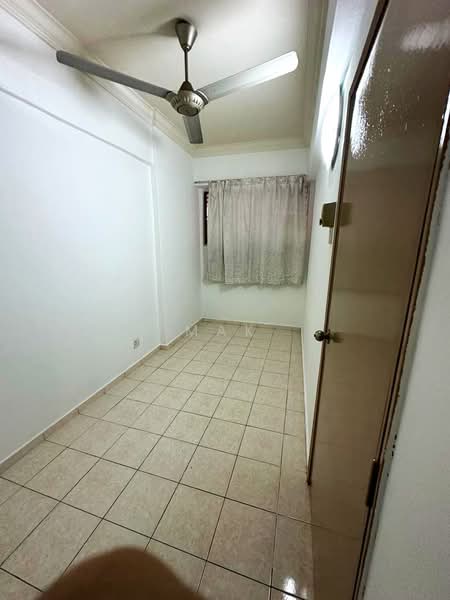 Apartment for Sale at Kantan Court - Mak Oliver - Bedroom - PropertyGuru.com.my