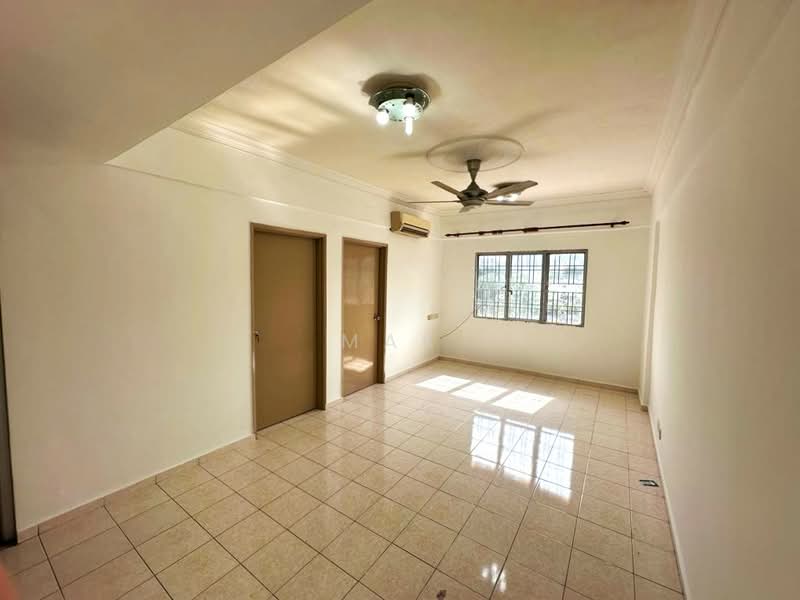 Apartment for Sale at Kantan Court - Mak Oliver - Living Room - PropertyGuru.com.my