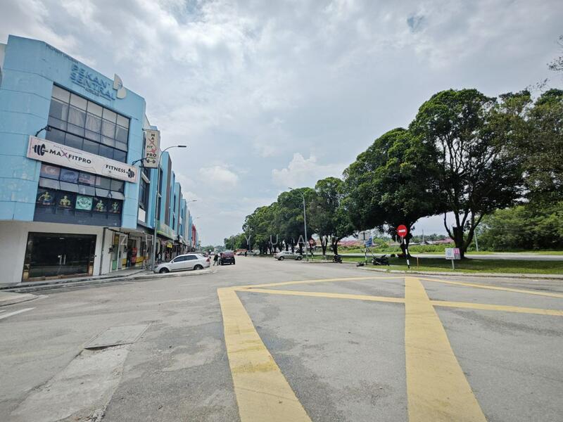 Shoplot Facing Main Road
