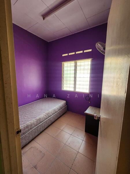 Rumah Teres untuk Dijual di Taman Intan Perdana (Si Rusa) - Hana Zaini - Bedroom - PropertyGuru.com.my