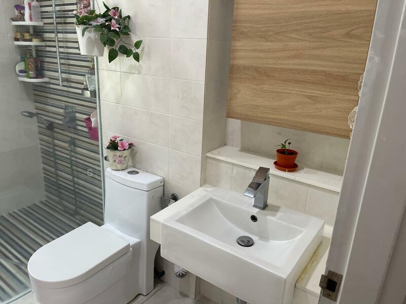 Master room bathroom