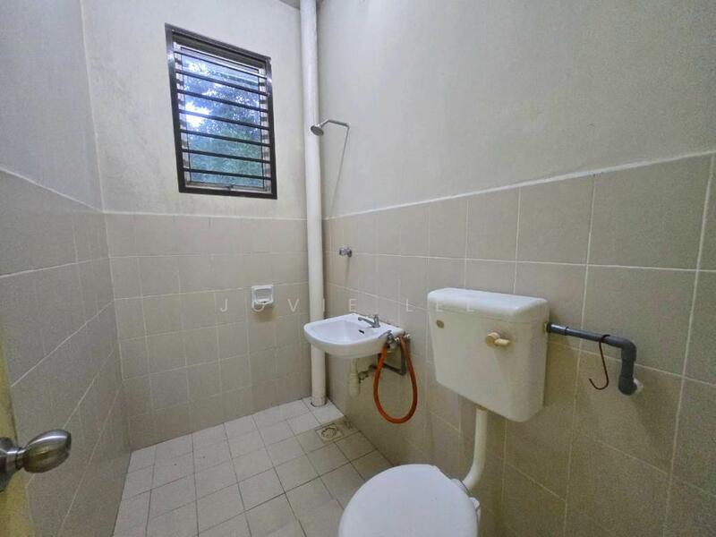 Bungalow for Rent in Bandar Tasik Senangin (Lenggeng) - Jovie Lee - Bathroom - PropertyGuru.com.my