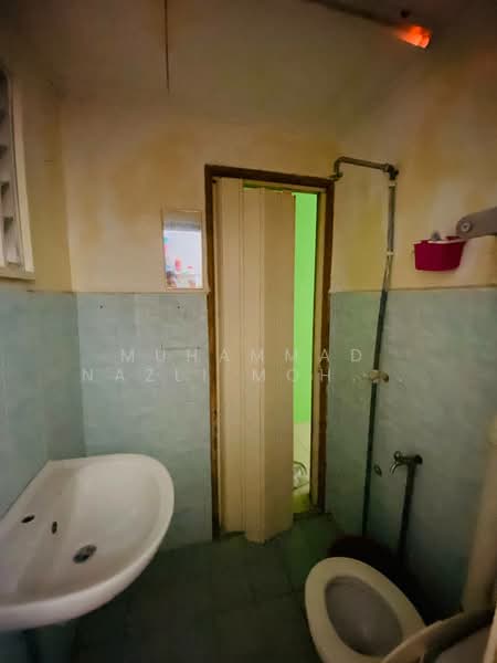 Apartment for Sale at Apartment Minang Ria 2 - Muhammad Nazli Mohd Amin - Bathroom - PropertyGuru.com.my