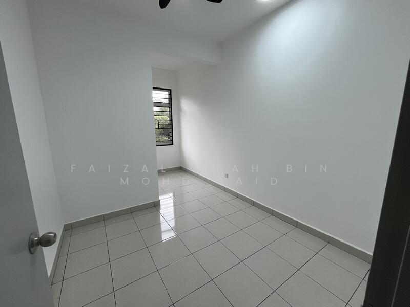 1st Bedroom (Top Floor)