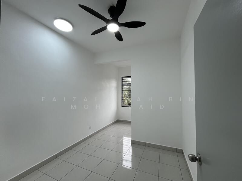 2nd Bedroom (Top Floor)