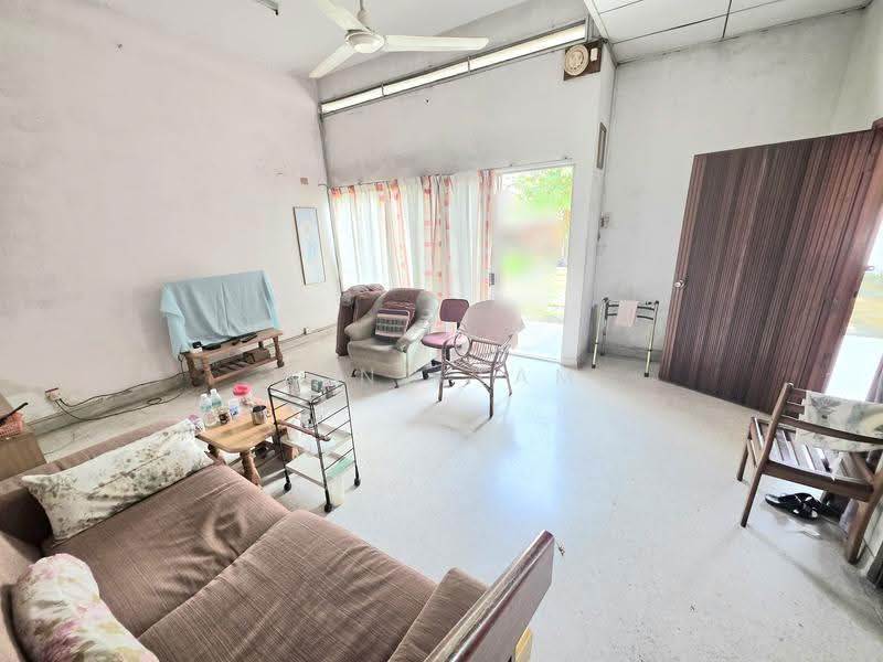 Rumah Berkembar untuk Dijual di Happy Garden (Kuchai Lama) - Wing Lam - Living Room - PropertyGuru.com.my