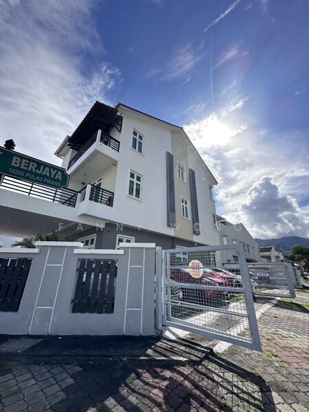 Untuk Dijual - Corner unit 3 Storey terrace house Pulau Tikus