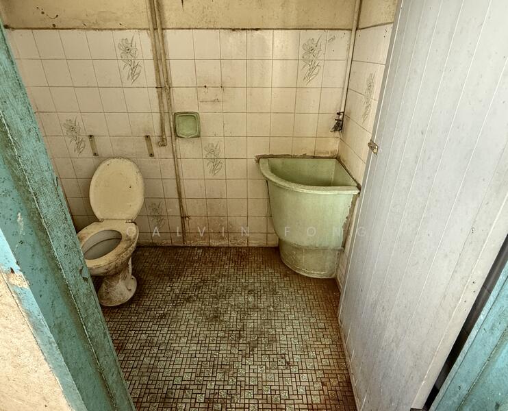 2nd floor bathroom