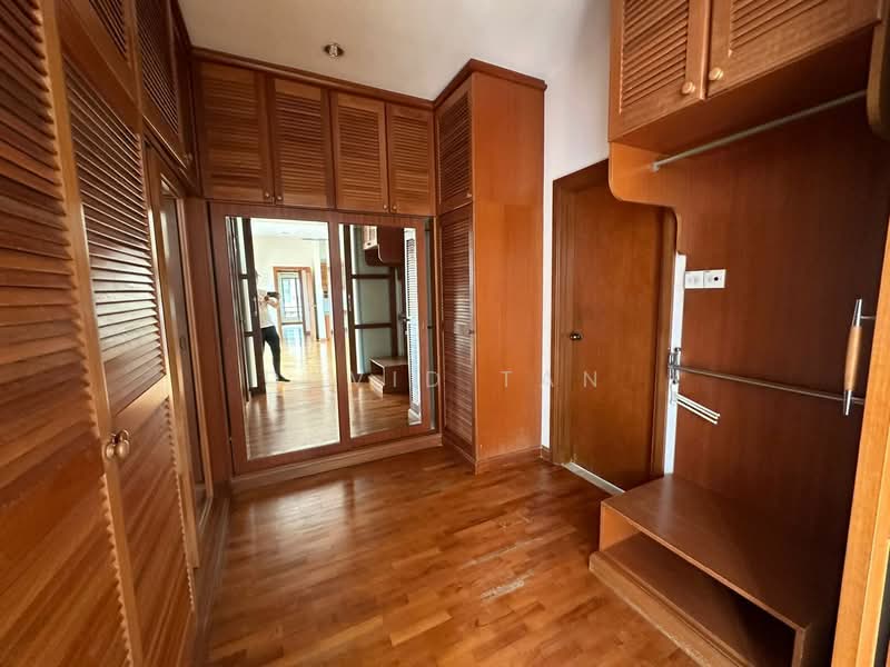 Bukit Gita Bayu untuk Untuk Dijual - RM 4,200,000, Mac 2026 - Walk-in Closet - PropertyGuru.com.my