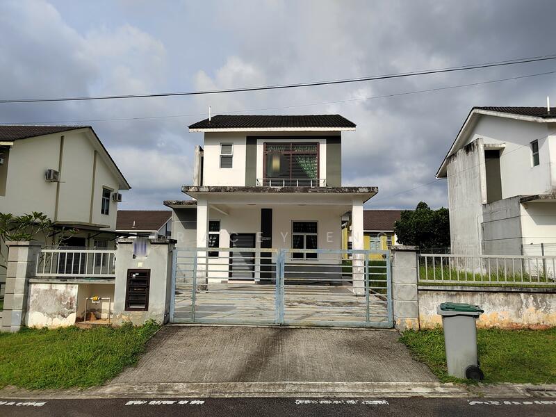 Exterior Zero Lot Bungalow