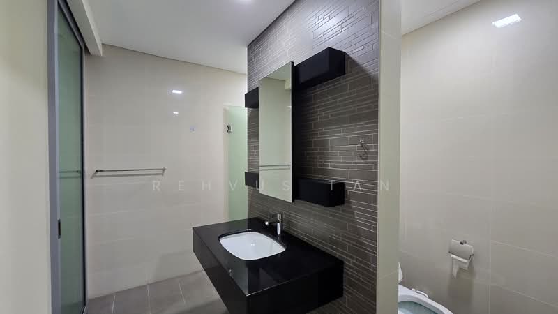 Condominium for Rent at Hampshire Residences - Rehvus Tan - Bathroom - PropertyGuru.com.my